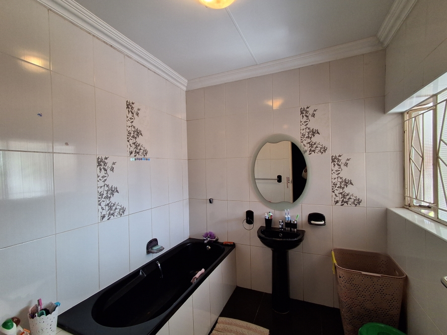 3 Bedroom Property for Sale in Songloed North West